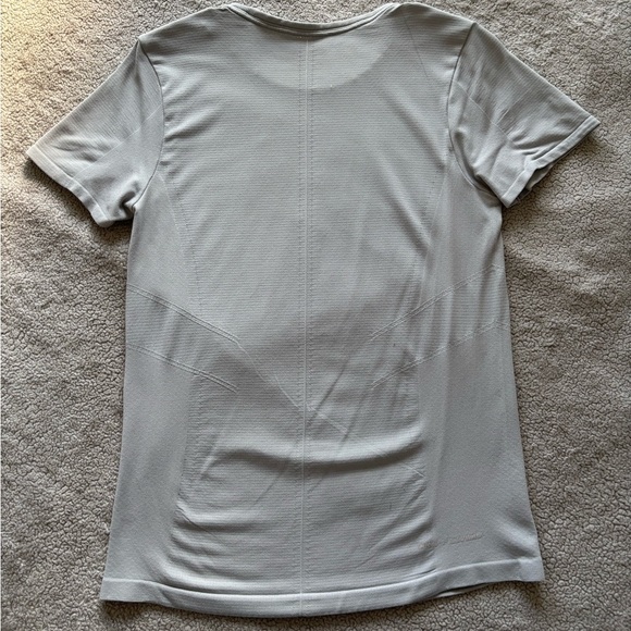 Nike Dri-FIT Gray Athletic T-Shirt - Picture 2 of 3